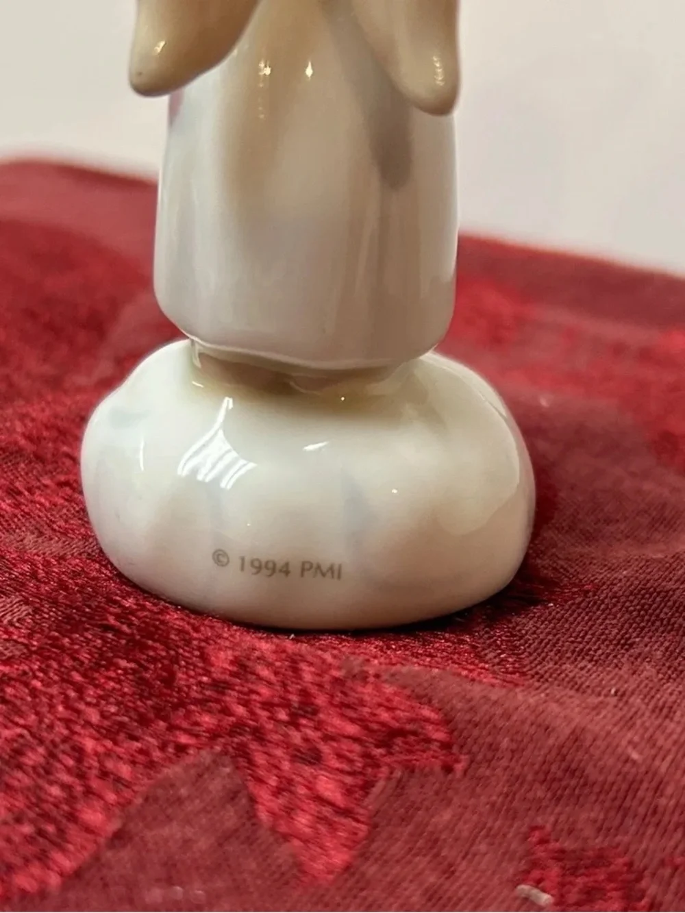 Porcelain Angel Figurine Holding 'Rejoice' Banner - White & Yellow